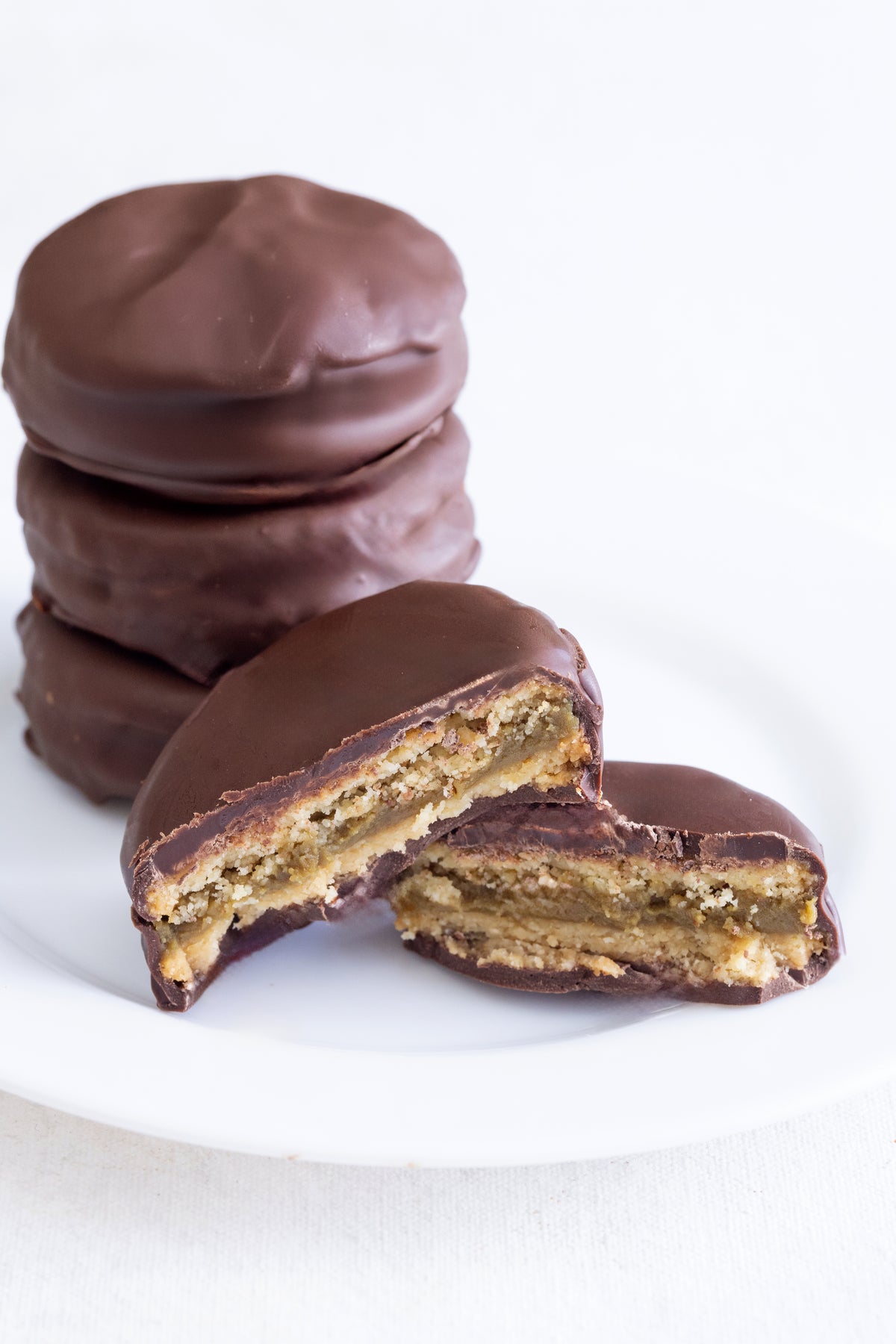 Unidad de Alfajor relleno de Pistacho bañado en chocolate Keto